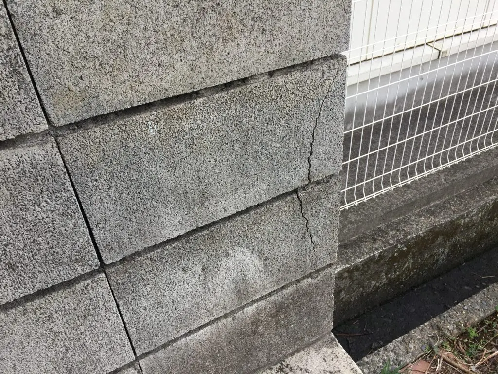 ブロック塀のヒビ 欠けをdiy補修 手順や材料をプロが徹底解説