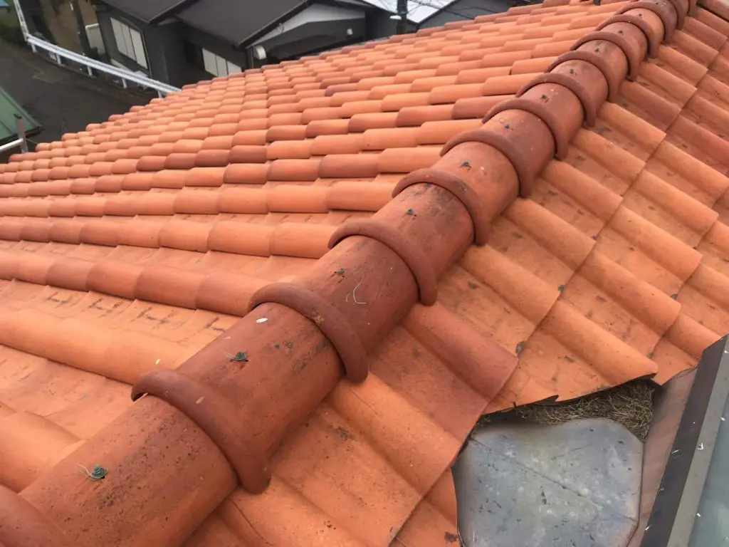 瓦の漆喰 しっくい とは 補修すべき劣化症状と費用相場を徹底解説