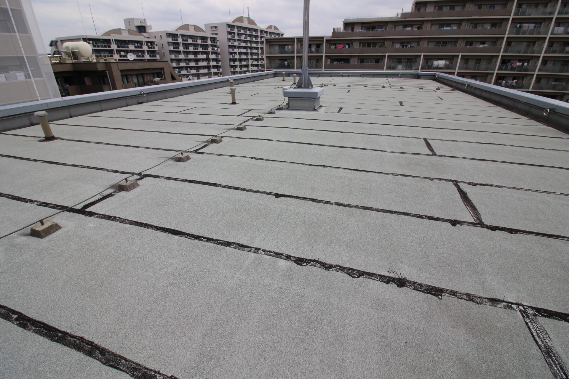 屋根の防水工事は4種類！工事の種類と特徴　費用相場まで徹底ガイド