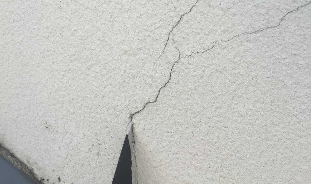 Exterior wall crack